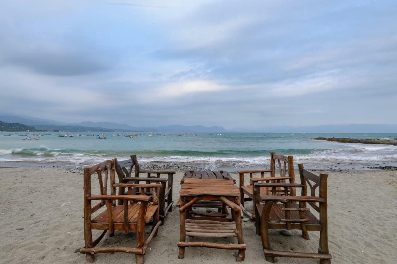 Ketapang Resort Karanghawu Exteriör bild